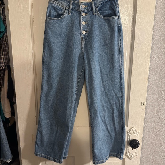 Chic Levi Wide Legged Crop Jeans - Picture 1 of 2